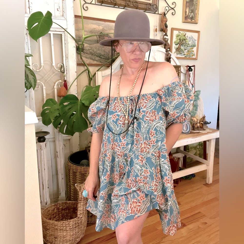 New! The “Delia” Moody Island Print Dress On or Off Shoulder With Pockets
